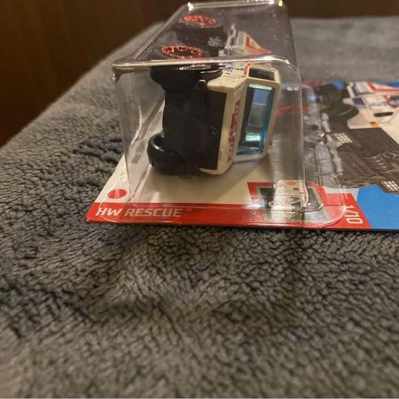 “🥦5/$25🥦". Hot Wheels Mercedes Benz Unimog 1300 - Picture 2 of 5